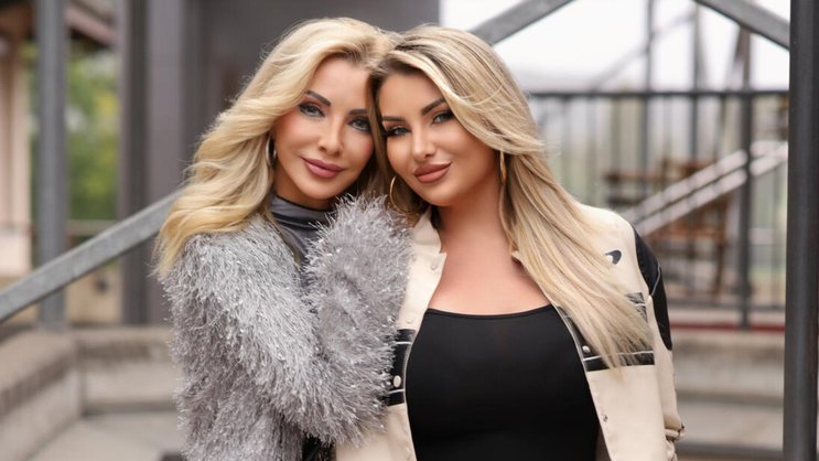 Mutter und Tochter: Marianne und Carina Cathomen (r.) zieht es gemeinsam auf die Showbühne.