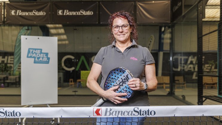 Bereit für den Ballwechsel: Michela Figini auf dem Court im Padel-Zentrum Biasca TI.