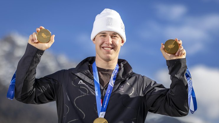 Franjo von Allmen ist stolz auf seine drei Goldmedaille.