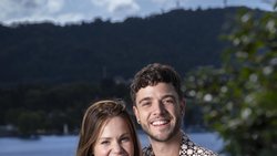 Sind als Paar und Eltern ­angekommen: Luca Hänni und Frau Christina.