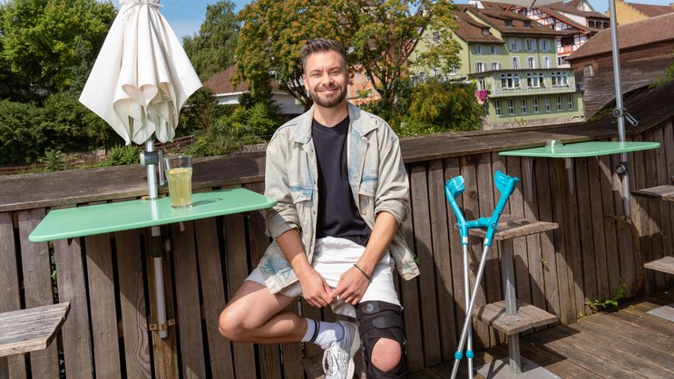 Den Sommer ­verbringt Birri zu Hause in Baden. Seinem lädierten Bein gehe es mittlerweile so gut, dass Restaurantbesuche wieder möglich sind.