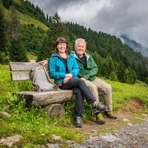 Ein toller Kontrast zum Stadtleben: Röbi Koller und Esther Della Pietra in Braunwald.