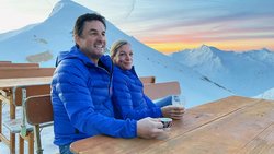Genossen die traumhafte ­Aussicht von ihrer Britanniahütte: Dario Andenmatten und Partnerin Manuela De Simone.