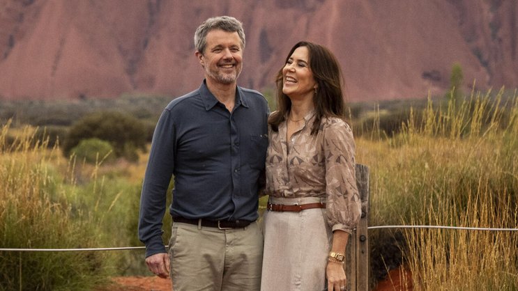 Frederik und Mary können vor der ­schönen Landschaft im Uluru-Kata-Tjuta-­Nationalpark nicht ­anders als strahlen.