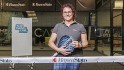 Bereit für den Ballwechsel: Michela Figini auf dem Court im Padel-Zentrum Biasca TI.