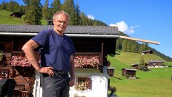 Heimatverbunden: Die Davoser Ski-Legende Paul Accola blickt über das Landwassertal.