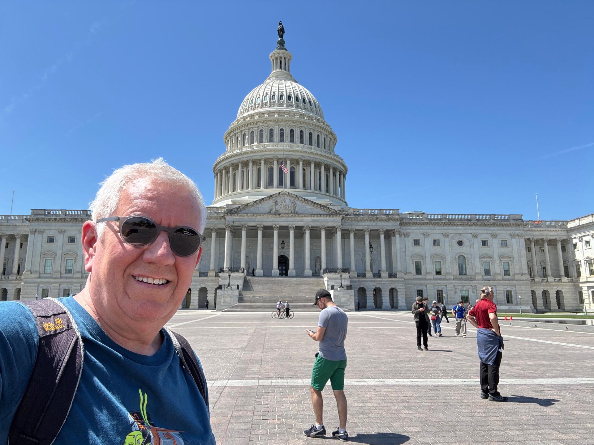 vor dem Capitol Washington DC.jpeg