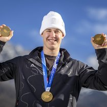 Franjo von Allmen ist stolz auf seine drei Goldmedaille.