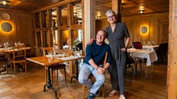Regula Esposito und Fredy ­Bickel im Restaurant «Zum weissen Rössli» in Mettmen­stetten, das sie seit einem ­halben Jahr pachten.