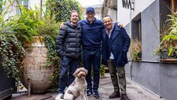 Moderatoren, Freunde und Hundefans: Stefan Büsser, Salar Bahrampoori und Claudio Zuccolini (v. l.) in Zürich.