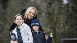 Die Söhne Lenny (l.) und Anthony sind elf und acht Jahre alt: «Heute ist das Mami bei ihnen weniger gefragt als früher», sagt Tatana Sterba.