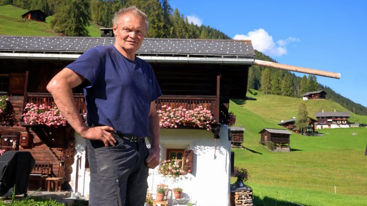 Heimatverbunden: Die Davoser Ski-Legende Paul Accola blickt über das Landwassertal.