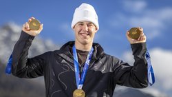 Franjo von Allmen ist stolz auf seine drei Goldmedaille.