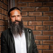 Ist solo als «dr Eidgenoss» und nun auch im Trio unterwegs: Urs Fischer jun.