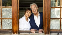 Pepe und ­Christine ­Lienhard leben in einem traumhaften Riegelhaus.