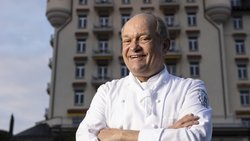 Franz W. Faeh, als ­Küchenchef eines der Aushängeschilder des Hotel Palace, tritt von der Kochbühne ab.
