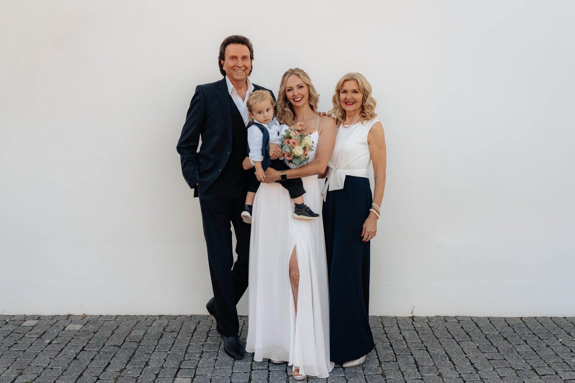 Ronja & Kevin Zeitung Preview-1.jpg