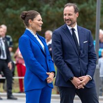 Prinzessin Victoria und Prinz Haakon verstehen sich bei Terminen, wie hier bei der ­Eröffnung einer Polizeistation, nicht nur gut. Sie sind auch befreundet.