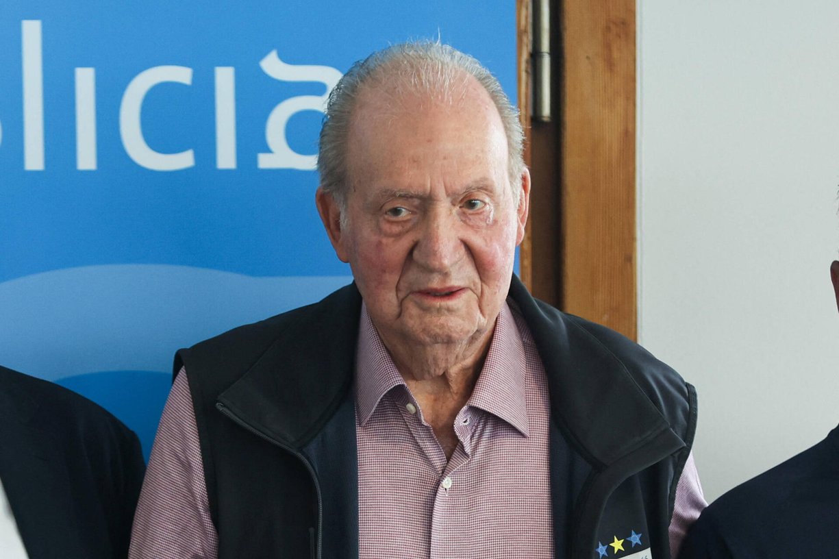 King Juan Carlos Collects The First Prize Of The Sanxenxo Regattas King Juan Carlos during the trophy ceremony of the re