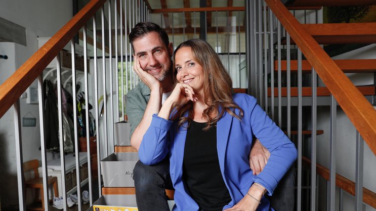 Komiker Manu Burkart und Michèle leben mit ihren drei Kindern in einem alten Bauernhaus im Zürcher ­Oberland.