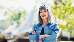 Voller Vorfreude blickt Tina ­Nägeli auf die «Suisse ­Disco 60+». Nach ihrer ­Moderation will sie auch noch das Tanzbein schwingen.