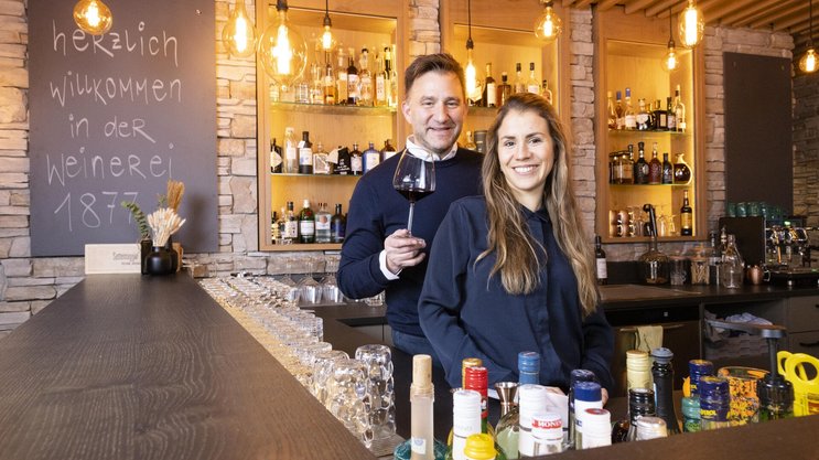 Dreamteam: Sascha Ruefer und Sängerin Eliane Müller führen gemeinsam auch die Weinbar 1877 in ­Geuensee LU.