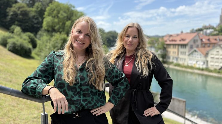 Tabea (l.) und Petra Lämmchen verbringen gerne ihre Freizeit in Bern. Wenn viele Touristen unterwegs sind, fühle es sich für sie fast wie in den Ferien an.