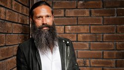 Ist solo als «dr Eidgenoss» und nun auch im Trio unterwegs: Urs Fischer jun.