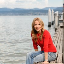Lange führte sie durch die früheren Ausgaben der «Tagesschau», seit 2025 moderiert Schoenenberger nun die Hauptausgabe. 
