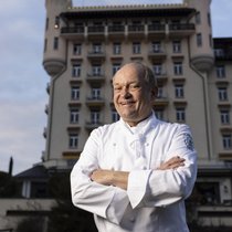 Franz W. Faeh, als ­Küchenchef eines der Aushängeschilder des Hotel Palace, tritt von der Kochbühne ab.