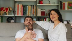 Tanya König geniesst die Zeit zu dritt mit Ehemann Arianit ­Buzhala und ­Tochter Ellie.