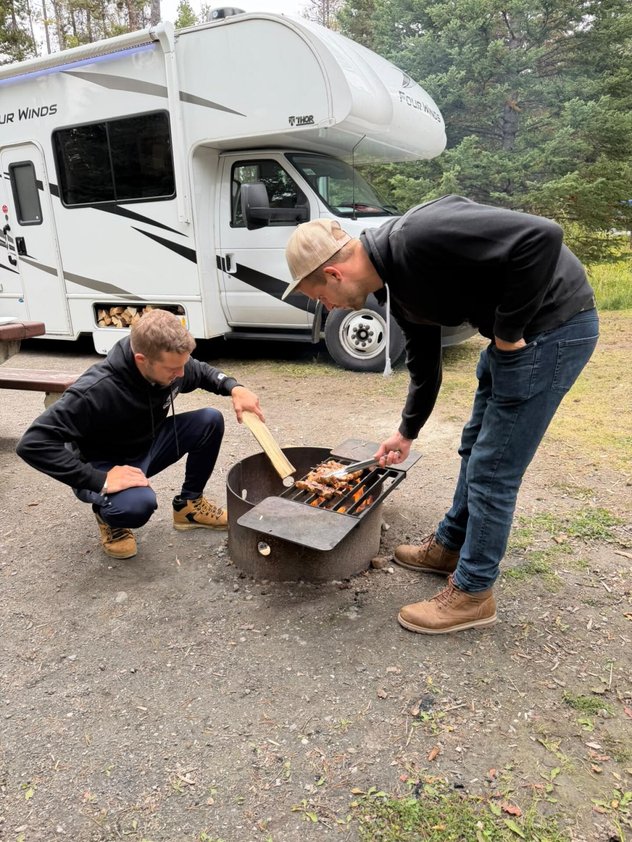 Das Camper-Leben auf ihrem Weg quer durch Kanada behagt den Zwillingen aus dem Schwyzer Wägital.