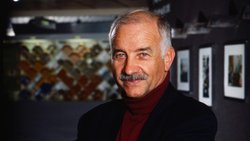 Eisblaue Augen und warmer Blick: Armin Mueller-Stahl begeisterte eine ganze Filmgeneration. 