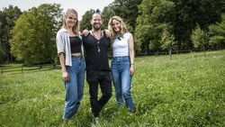 Dank dem Jodeln haben Maruschka (links) und Natascha Monney aus St. Antoni FR schon viel von der Welt gesehen. Nun treten sie mit Trauffer auf.
