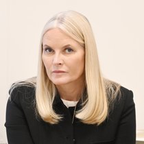 Die Lage wird immer ­ernster: Kronprinzessin Mette-Marit ist in Zukunft auf eine Lungentrans­plantation angewiesen.