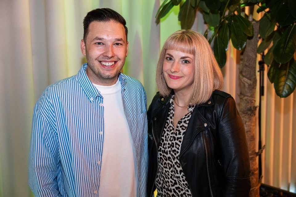 Moderatorin Tina Nägeli, hier mit Joel Grolimund, führte durch die Talk-Runden.