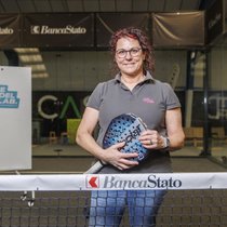 Bereit für den Ballwechsel: Michela Figini auf dem Court im Padel-Zentrum Biasca TI.