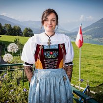 Mit ihrem Mann und ihren vier ­Kindern lebt die Landfrau Irène Meier im Weiler Alosen ZG mit Blick auf den Ägerisee.