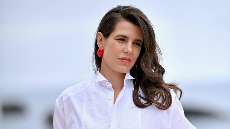 Charlotte Casiraghi geht fortan wieder allein durchs ­Leben. Schon Ende des Sommers soll sie ihre Beziehung beendet haben.
