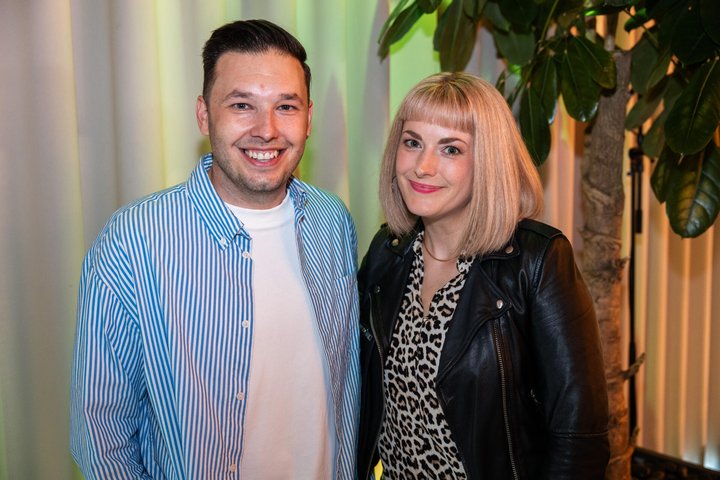 Moderatorin Tina Nägeli, hier mit Joel Grolimund, führte durch die Talk-Runden.