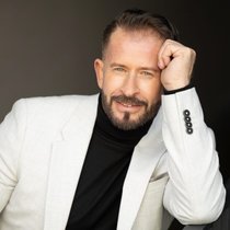 Kommt mit einem blauen Auge davon: Sänger Leonard.