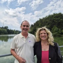 Am idyllischen Gübsensee neben St. Gallen tanken Stixi & Sonja alias Erwin und Sonja Stixenberger gerne auf. In diesem Jahr hat das Paar allen Grund zur Freude.