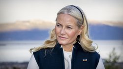 Auf Kronprinzessin Mette-Marit warten belastende Wochen. Halt bekommt sie von ihrem Mann, Thronfolger Haakon.