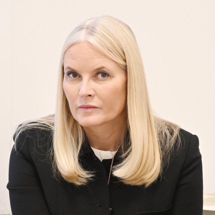 Crown Princess Mette-Marit Visits The International Library of Fashion Research In Oslo