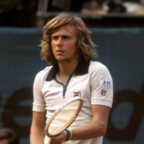 Björn Borg gewinnt in den Jahren 1976 bis 1980 fünfmal in Folge das Turnier in Wimbledon. 