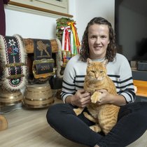 In Wichtrach BE teilen sich Jasmin Gäumann und ihr Kater Nemo das Zuhause.