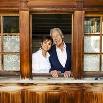 Pepe und ­Christine ­Lienhard leben in einem traumhaften Riegelhaus.