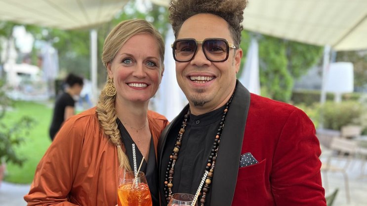 Ein Prosit auf ihr Glück: Marc Sway und Ehefrau Severine geben sich viel Freiraum – geniessen die gemeinsame Zeit aber umso mehr.