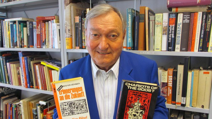 Genauso fantastisch wie faszinierend: Erich von Däniken und wie er die Welt sieht. Hier mit seinen absoluten Buch-Bestsellern.