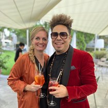 Ein Prosit auf ihr Glück: Marc Sway und Ehefrau Severine geben sich viel Freiraum – geniessen die gemeinsame Zeit aber umso mehr.
